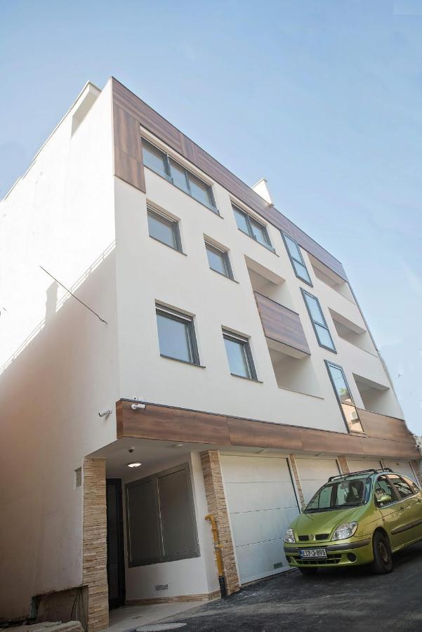 Luna Deluxe City Center & Free Parking Sarajevo Exterior photo
